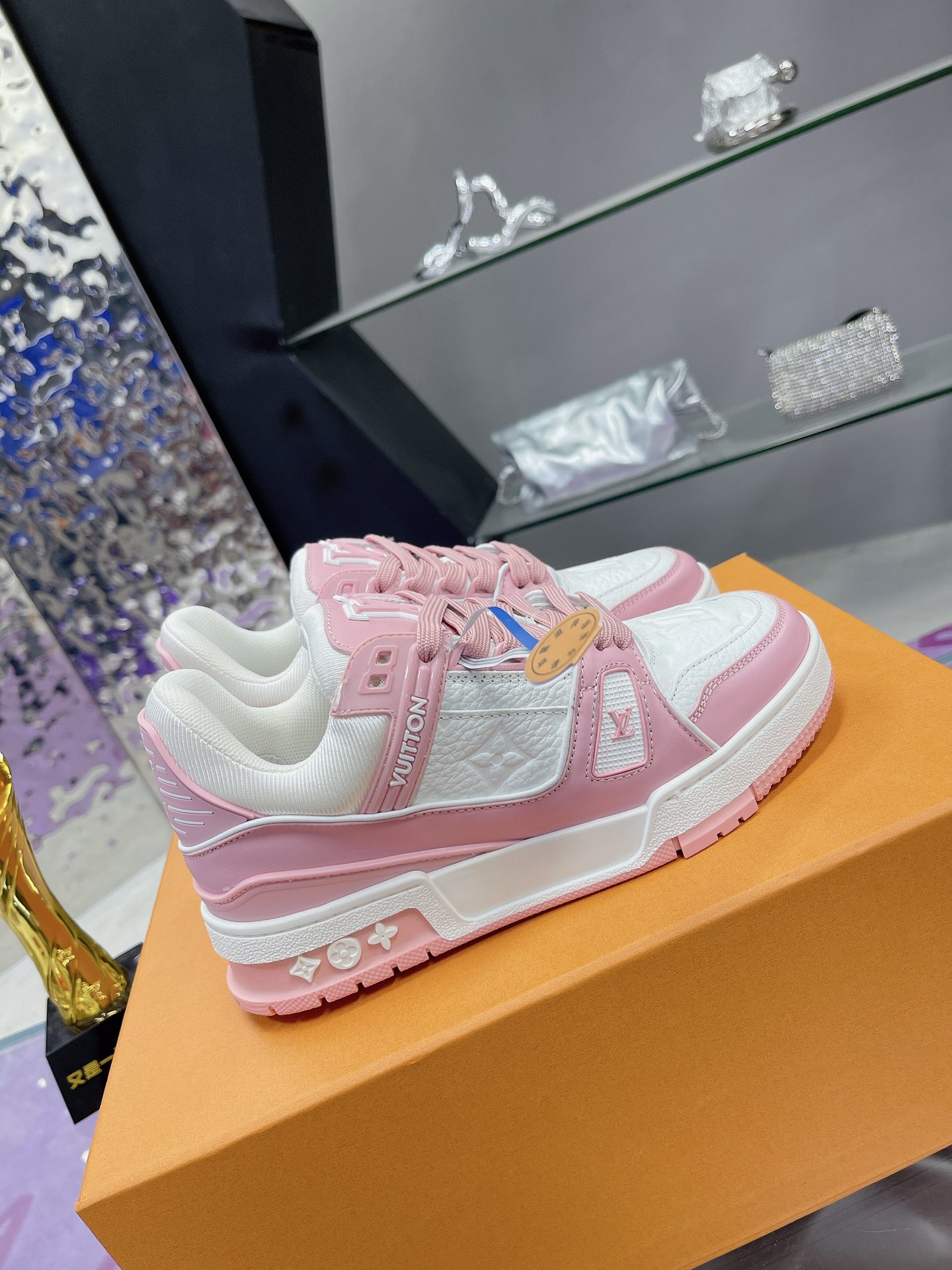 LV Trainer Pink