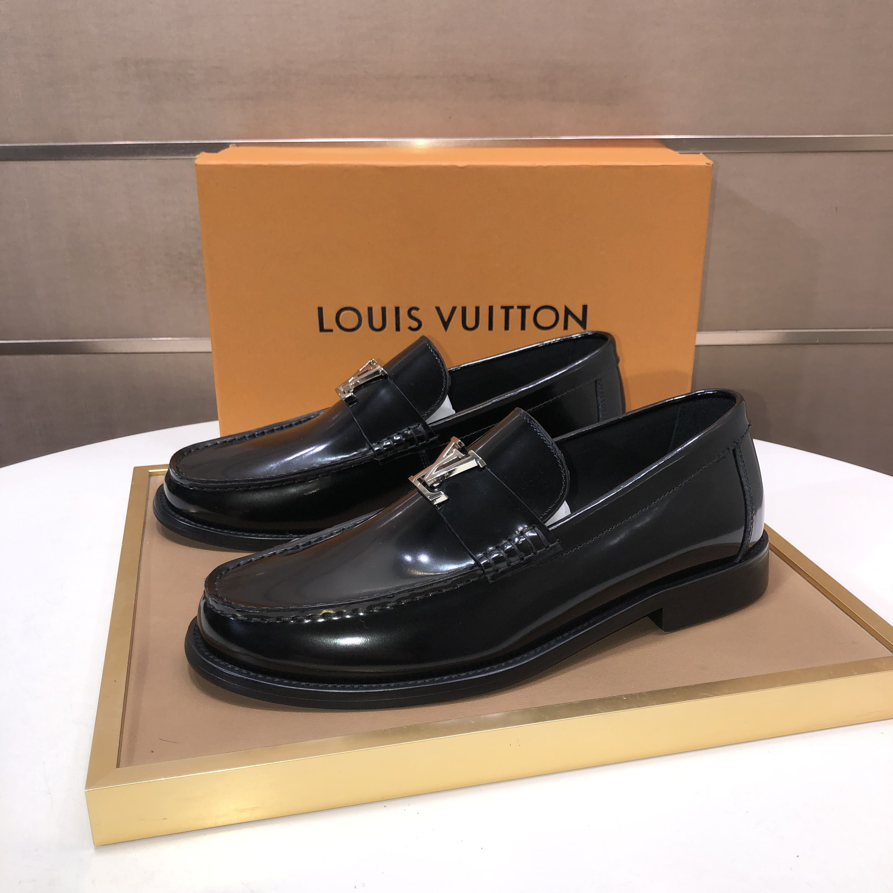 LV Major Loafer Black
